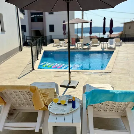 Marevista - Sea View, Pool & Private Garden Near Apartment *