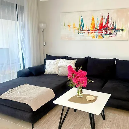 Apartment Marevista - Sea View, Pool & Private Garden Near