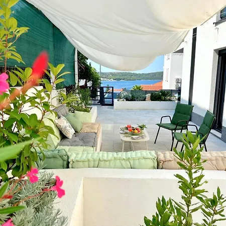 Apartment Marevista - Sea View, Pool & Private Garden Near