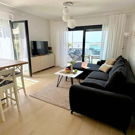 Apartamento Marevista - Sea View, Pool & Private Garden Near