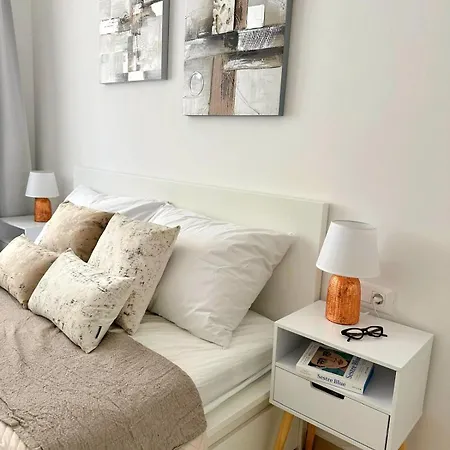 Apartamento Marevista - Sea View, Pool & Private Garden Near