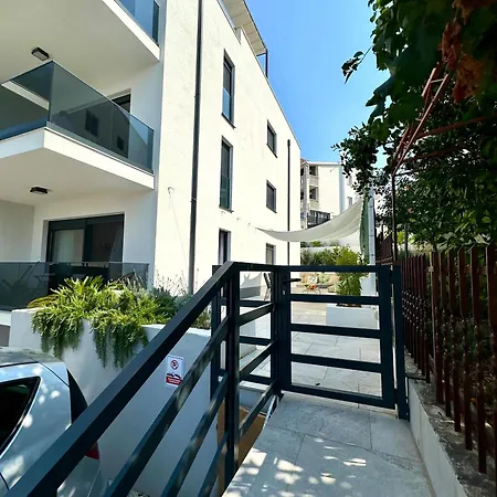 Apartamento Marevista - Sea View, Pool & Private Garden Near