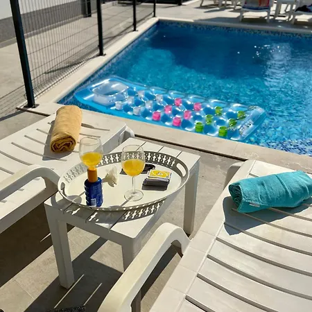 Apartment Marevista - Sea View, Pool & Private Garden Near *